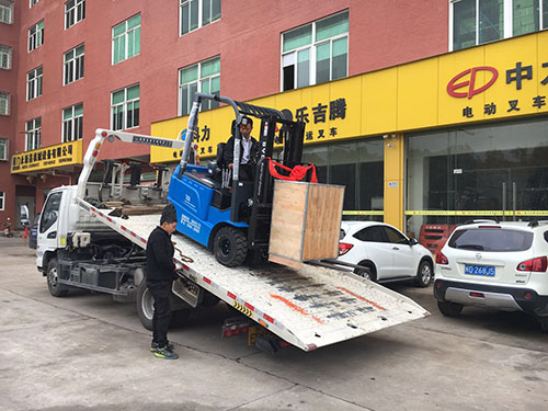 廈門電動(dòng)叉車公司，銷售比亞迪電動(dòng)叉車2.5噸一臺(tái)
