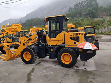 恭喜羅總喜提新車，山宇裝載機(jī)940走起，山宇重工，助您成功！